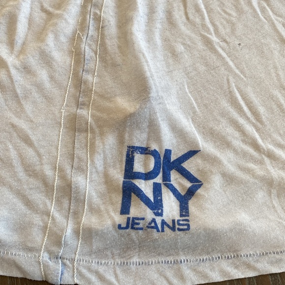 Men’s DKNY light faded blue tie-dye look V-neck T-shirt. - Picture 4 of 7